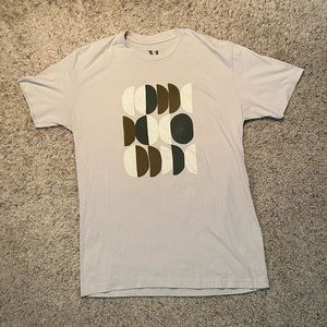 Mens Vuori Graphic T Shirt Size Medium Short Sleeve Tan Brown